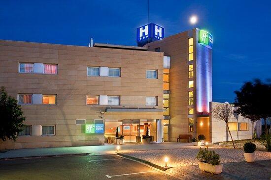 Hotel En Madrid Cerca De La Warner